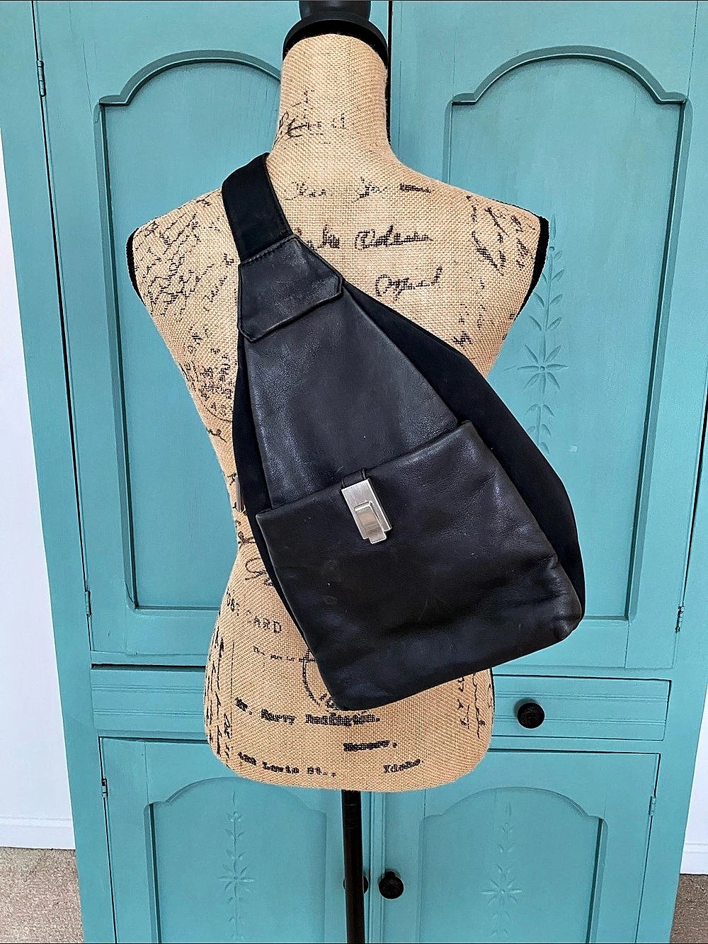 DECCA LEATHER Crossbody Sling Bag in Black